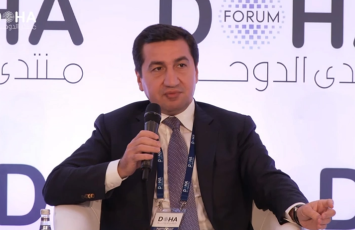 Hikmət Hacıyev Doha Forumu çərçivəsində müzakirələrlə bağlı video paylaşıb - VİDEO
