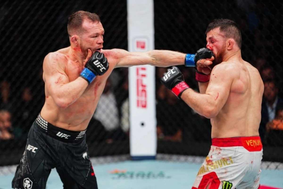 Пётр Ян вернул себе пояс UFC в легчайшем весе