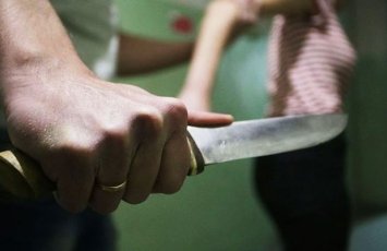 Gəncədə qadın çayxanada bıçaqlandı