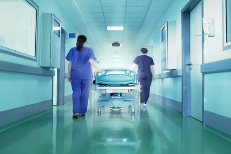 Azərbaycanda xəstəxanada tibb bacıları arasında DAVA