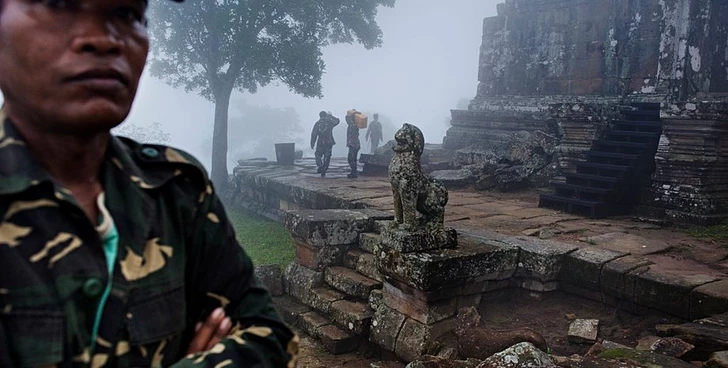 Исторический храм XI века в Камбодже поврежден после обстрела таиландскими военными