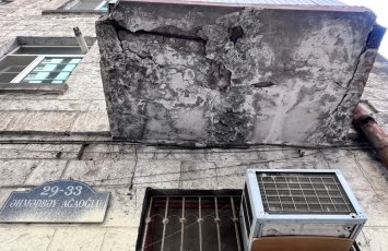 Bakıda köhnə bina eyvanları ölüm saçır!..- FHN, icra hakimiyyətləri, Dövlətqaçqınkom təcili tədbirlər görməlidir!..