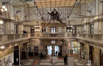 Из музея британского города Бристоль похитили более 600 экспонатов