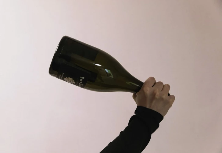 Ночной конфликт в Хырдалане: женщина оглушила сожителя бутылкой