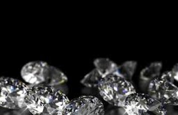 В аэропорту Франкфурта у пассажира изъяли свыше 11 тыс. алмазов