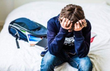 Yeniyetmə sevgilisinin anasını və onun iki uşağını öldürdü