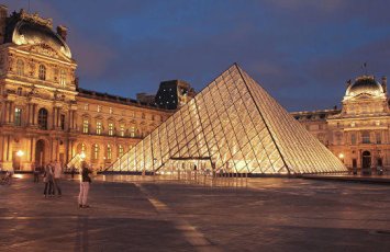 Лувр закрыли из-за забастовки