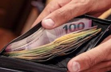 Pulqabınıza bunları qoymayın - Kasıblaya bilərsiniz