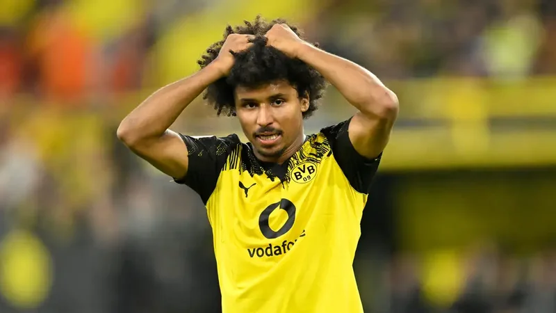 Ulduz futbolçu sevgilisinə görə klubu dəyişmək istəyir