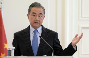 Глава МИД КНР выступил за ведущую роль Палестины в послевоенном управлении Газой