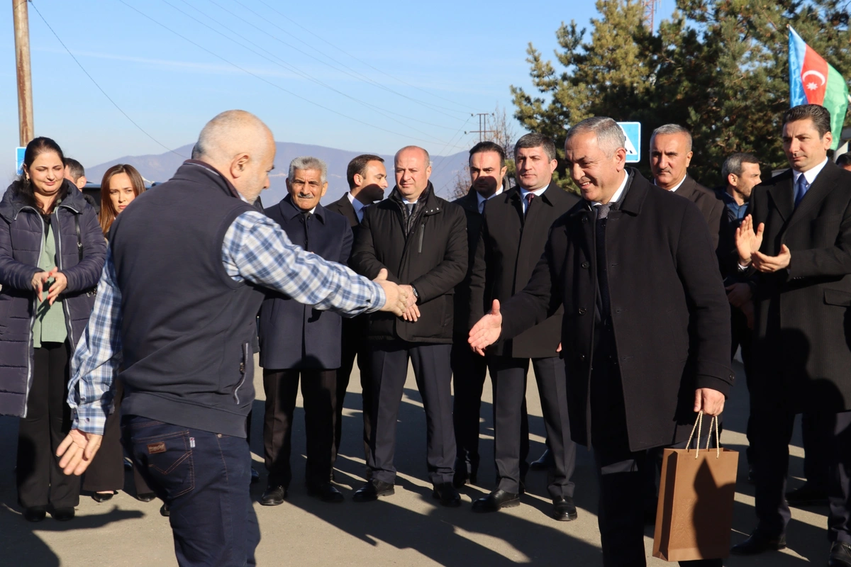 Köç karvanı Xankəndinin Kərkicahan qəsəbəsinə çatdı, açarlar təqdim olunud - FOTO