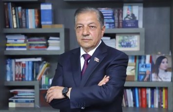 Xəyanətin min bir rəngi