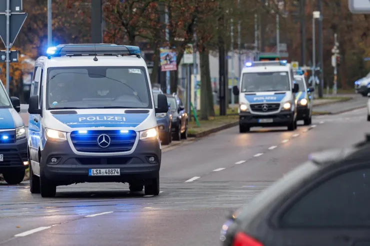 Azərbaycan vətəndaşı Almaniyada maşını insanların üstünə sürdü