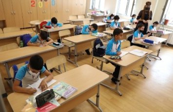 В Баку более 47 тыс. учеников сменили школу через электронную систему