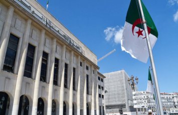 Əlcəzair parlamenti Fransa müstəmləkəçiliyini cinayət hesab edən qanun layihəsini qəbul edib