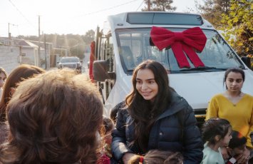 Leyla Əliyeva, Arzu Əliyeva və Alena Əliyeva “Təmiz Dünya” sığınacağında yaşayan uşaqların bayram sevincinə şərik olublar - FOTO