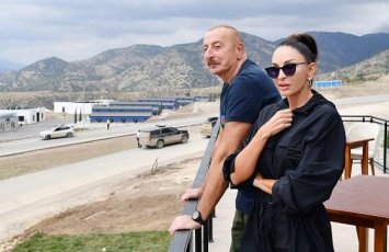 Prezident, xanımı və qızları Ağ Şəhərdə...