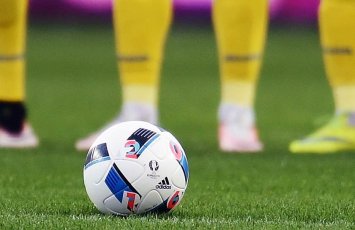 Millətlər Kubokunda qorxulu anlar: Qapıçı huşunu itirdi - FOTO