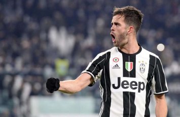 Məşhur futbolçu karyerasını yekunlaşdırdı