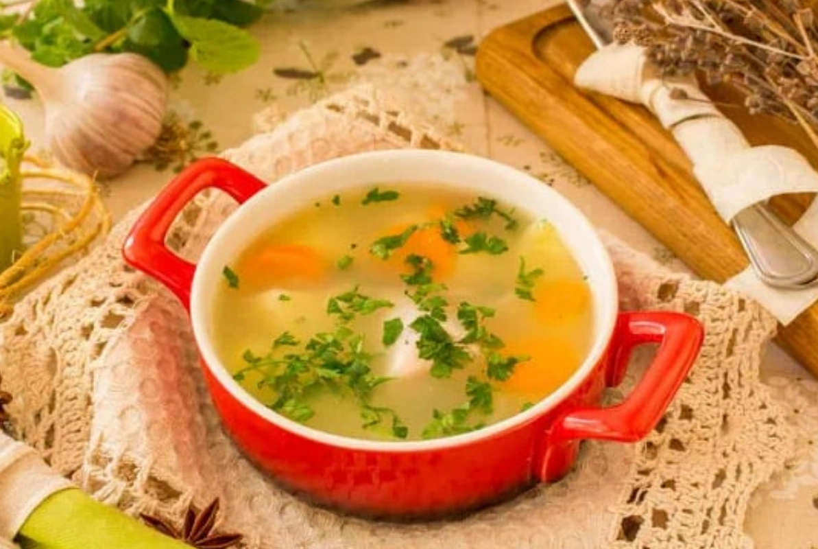 Soyuqdəymə zamanı toyuq bulyonu nə dərəcədə xeyirlidir?