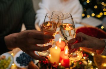 Врач предупредил об опасности сладостей и соусов с алкоголем