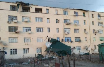 Bakıda binanın fasad üzlüyü qopdu – Anbaan VİDEO