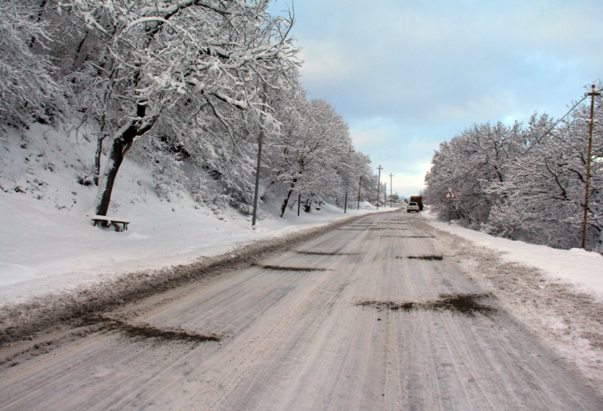 Ağsu dolayları yenidən buz bağlayıb