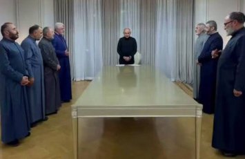 Пашинян подписал дорожную карту «по обновлению Армянской церкви»