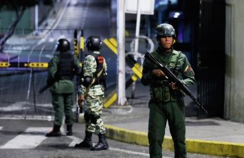 В Каракасе рядом с президентской резиденцией произошла стрельба-ВИДЕО