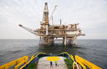 Цена азербайджанской нефти приблизилась к 66 долларам