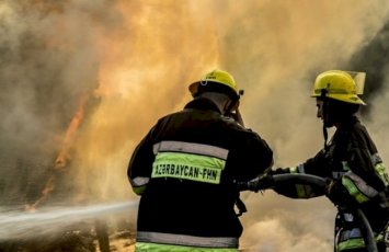 Bakıda dördotaqlı ev yanıb