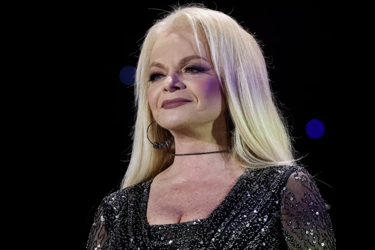 Стало известно, где проводит отпуск Лариса Долина