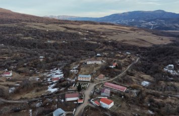 İlham Əliyev Ağdərənin Çapar kəndində görülmüş işlərlə tanış olub