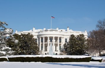 Ağ Ev Qrenlandiyaya ABŞ ilə Rusiya və Çin arasında seçim etməyi təklif edib