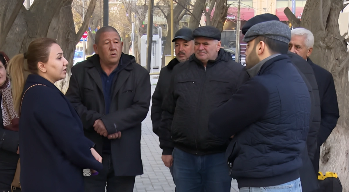 Beş il əvvəl sökülən evlərinin əvəzinə yeni mənzil ala bilməyən sakinlər tikinti şirkətindən ŞİKAYƏT ETDİLƏR - VİDEO