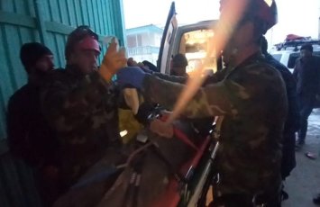 Köməksiz vəziyyətdə qalan kənd sakini xilas edildi