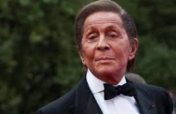 Итальянский модельер Валентино скончался в возрасте 93 лет