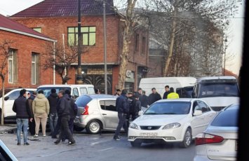 Gəncədə zəncirvari qəza oldu - Üç avtomobil toqquşdu