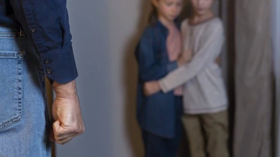 В России осудили родственника, насиловавшего двух малолетних сестёр и снимавшего видео для взрослых