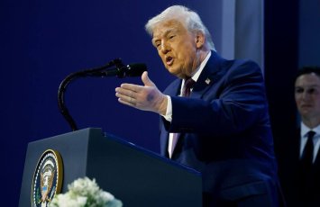 У Трампа на руке появился заметный синяк