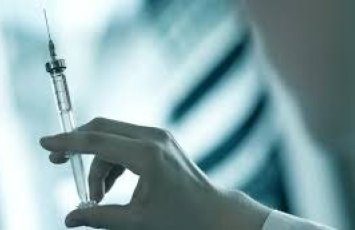 Kişi ailə üzvünün vurduğu iynədən şoka düşərək öldü