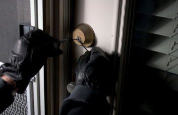 Evdən 29 min manatlıq qızıl oğurlayan şəxs saxlanılıb