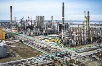 На месторождении 