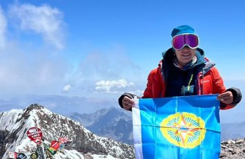 FHN-in əməkdaşı Akonkaqua zirvəsini fəth etdi - FOTO