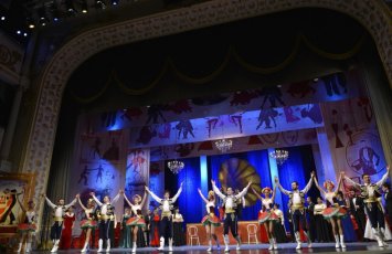 Azərbaycanda dövlət teatrlarında baş rejissor ştatı ləğv edilib