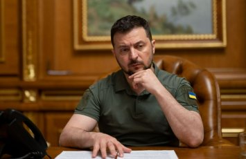 Зеленский сохранил в силе всеобщую мобилизацию и военное положение в Украине