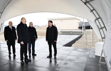 İlham Əliyev Sumqayıt Sənaye Parkında polipropilen və laminatlı kisə istehsalı müəssisəsinin təməlini qoydu - FOTO