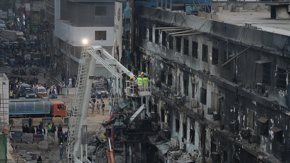 Pakistanda baş verən yanğında ölənlərin sayı 70 nəfəri keçib