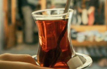 Bu çayları əsla almayın: Bir fincan çayda 15 plastik parça