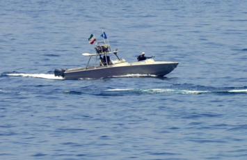 İran gəmiləri Hörmüz boğazında ABŞ tankerini saxlamaq istəyib